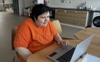 Naše klientka objevuje svět digitálních dovedností i tradiční výuky