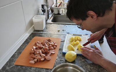 Voňavé croissanty a bramborový guláš: trénujeme samostatnost v kuchyni